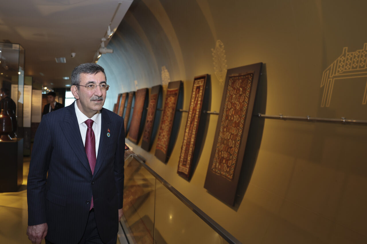 BAKÜ (AA) – Cumhurbaşkanı Yardımcısı Cevdet Yılmaz, Azerbaycan Milli Halı
