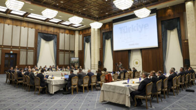 - "Türkiye, üretim, ticaret ve dağıtım alanlarında giderek merkezi bir