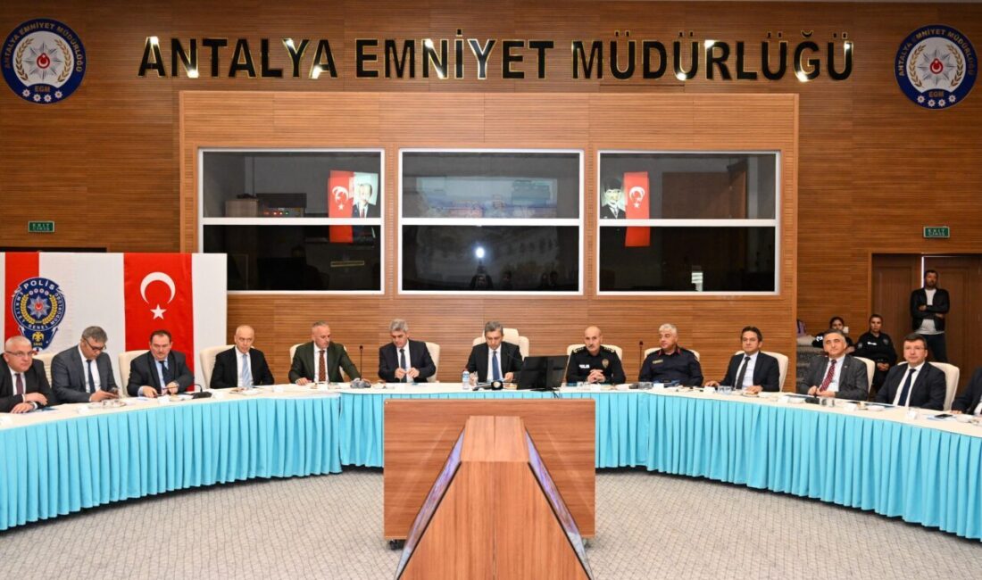 ANTALYA (AA) – Antalya'da 61. Cumhurbaşkanlığı Türkiye Bisiklet Turu kapsamında