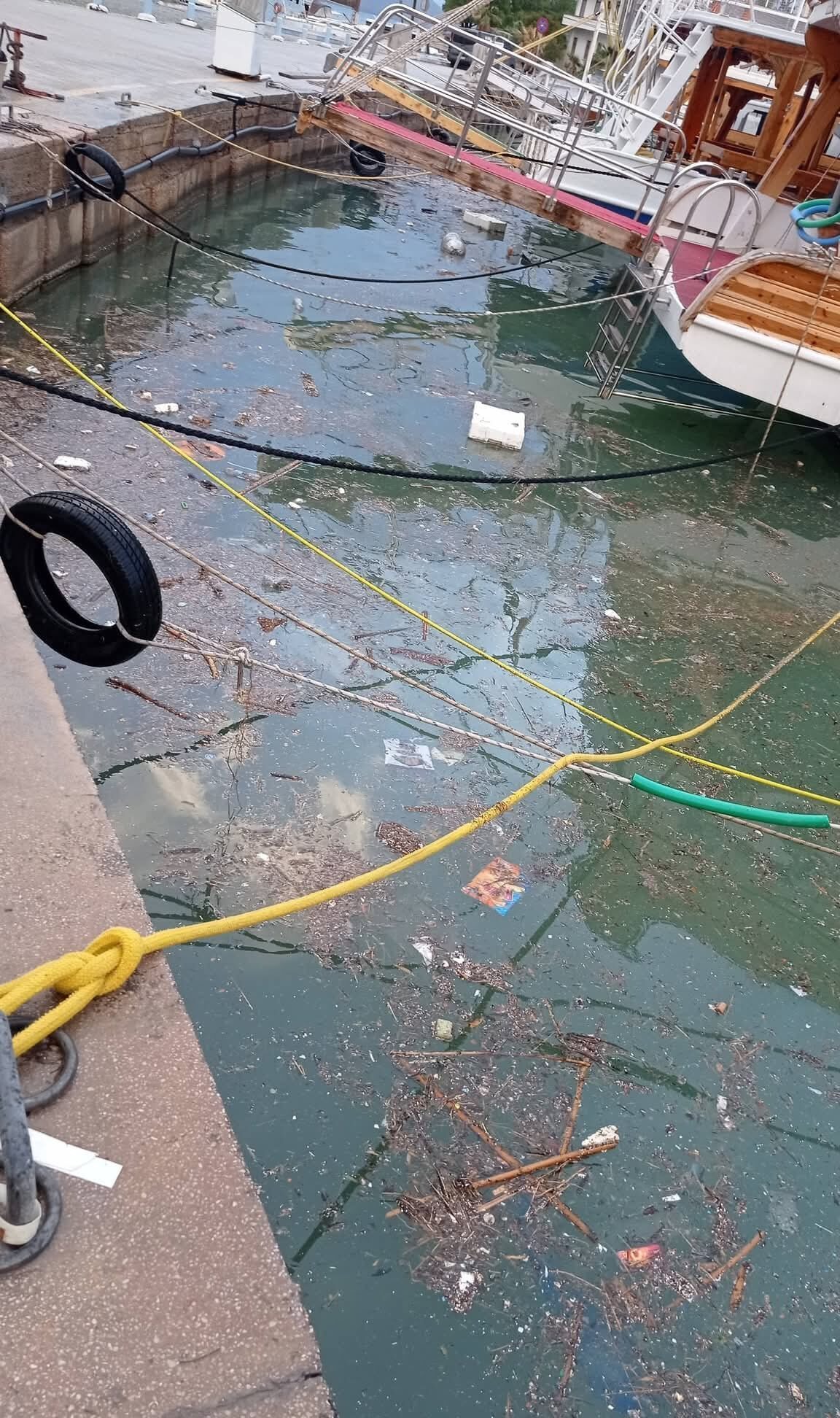 MUĞLA (AA) – Muğla'nın Datça ilçesinde etkili olan şiddetli fırtına,