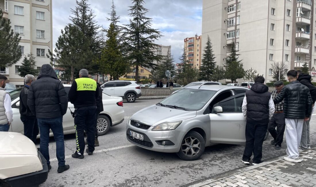 KAYSERİ (AA) – Kayseri'nin merkez Kocasinan ilçesinde dedesinin aracıyla gezen