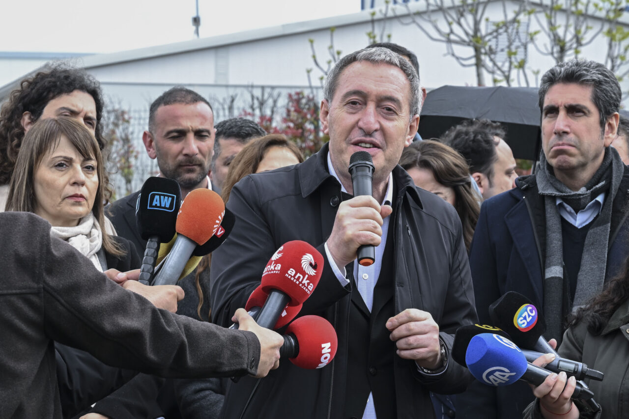 - "Bir an önce Türkiye'nin ihtiyacı olan adalet, hukuk ve