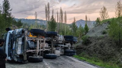 DENİZLİ (AA) – Denizli'nin Çameli ilçesinde devrilen hafriyat kamyonunun sürücüsü