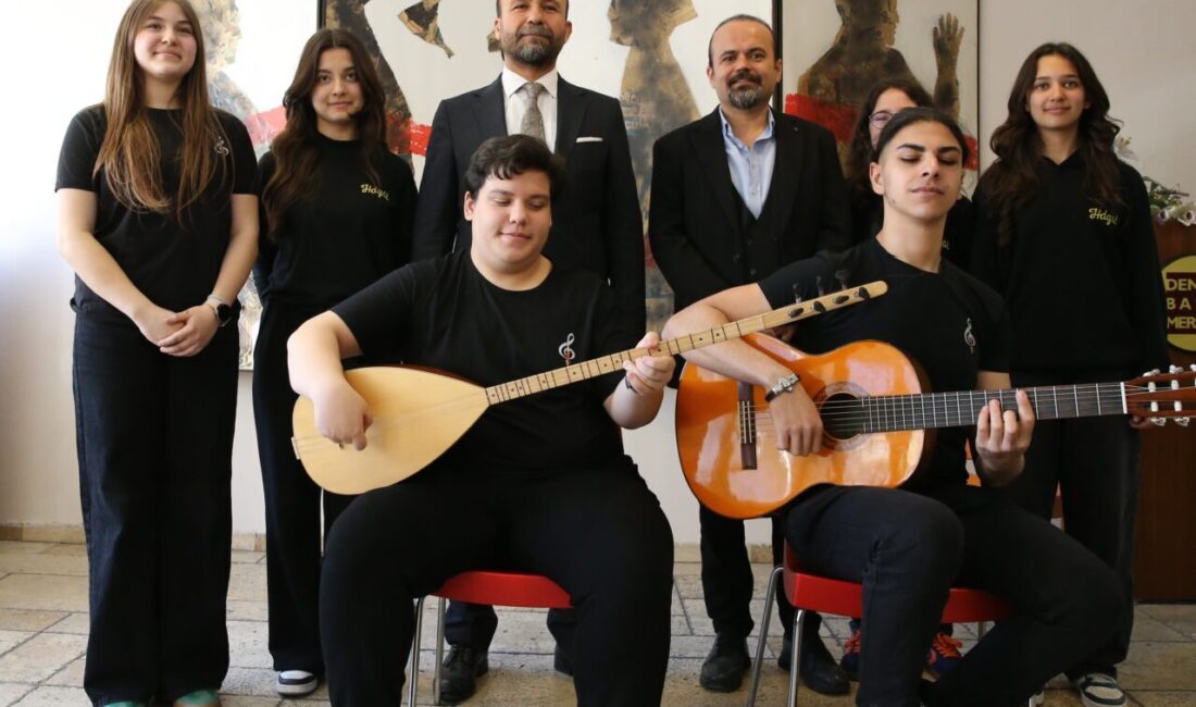 DENİZLİ (AA) – Denizli'de güzel sanatlar lisesi öğrencileri, yürüttükleri saha