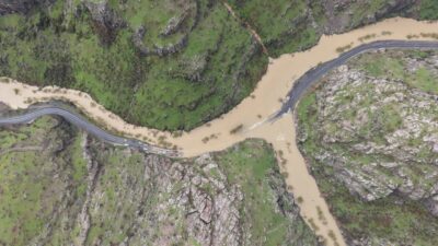 HAKKARİ (AA) – Hakkari'de derenin taşması sonucu bir bölümü su