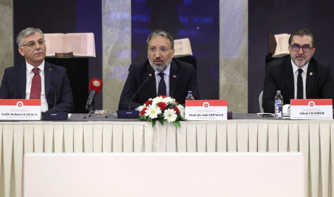 - "İslamofobi'ye karşı verilen mücadele, bir kimlik savunusunun ötesinde, insan