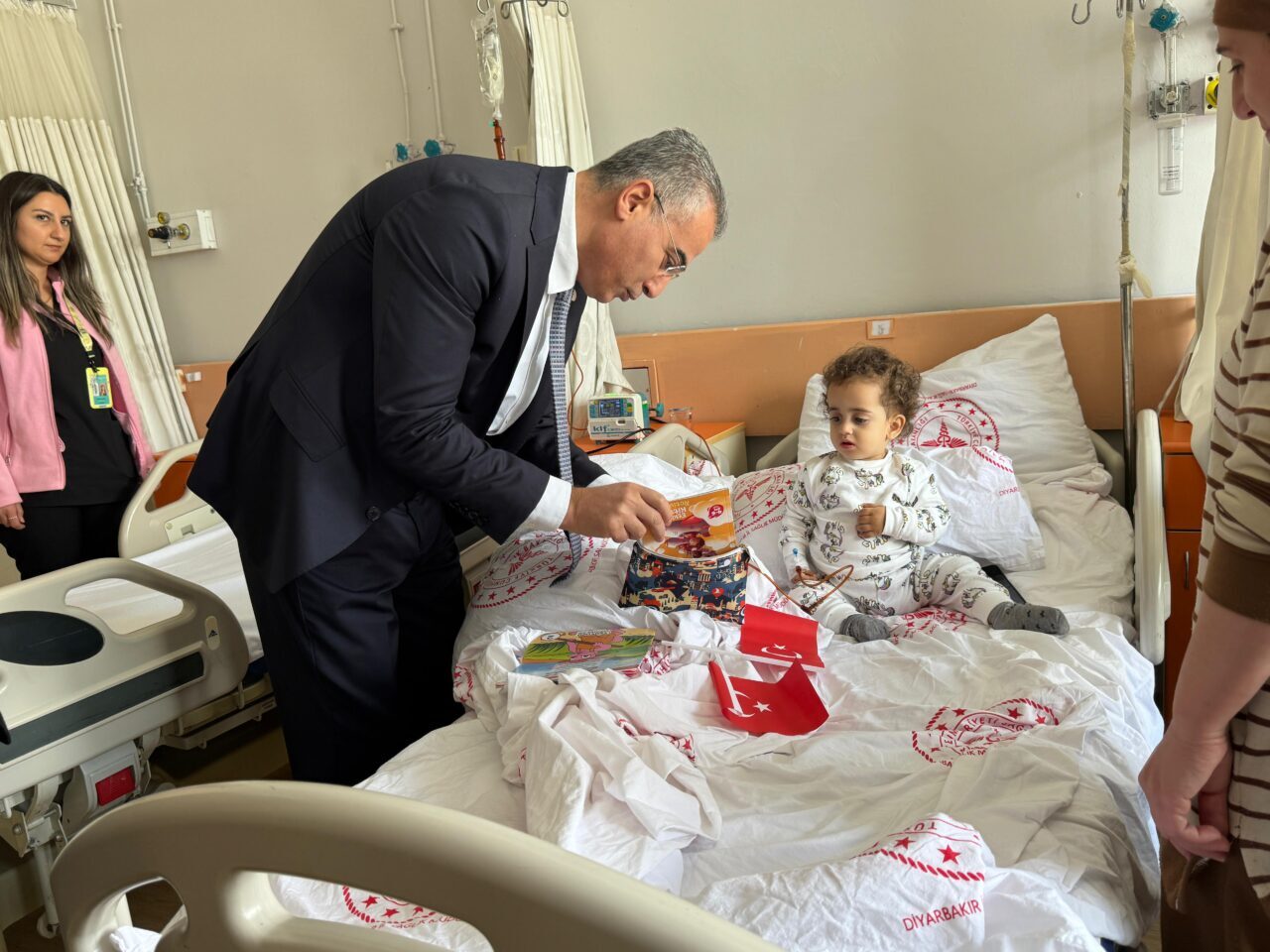 DİYARBAKIR (AA) – Diyarbakır'da "Maarifin Kalbinde Çocuk" temasıyla "23 Nisan