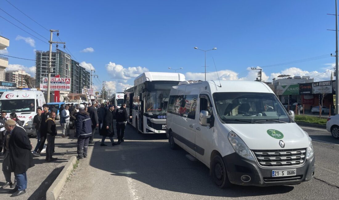 DİYARBAKIR (AA) – Diyarbakır'ın merkez Yenişehir ilçesinde, belediye otobüsüyle öğrenci