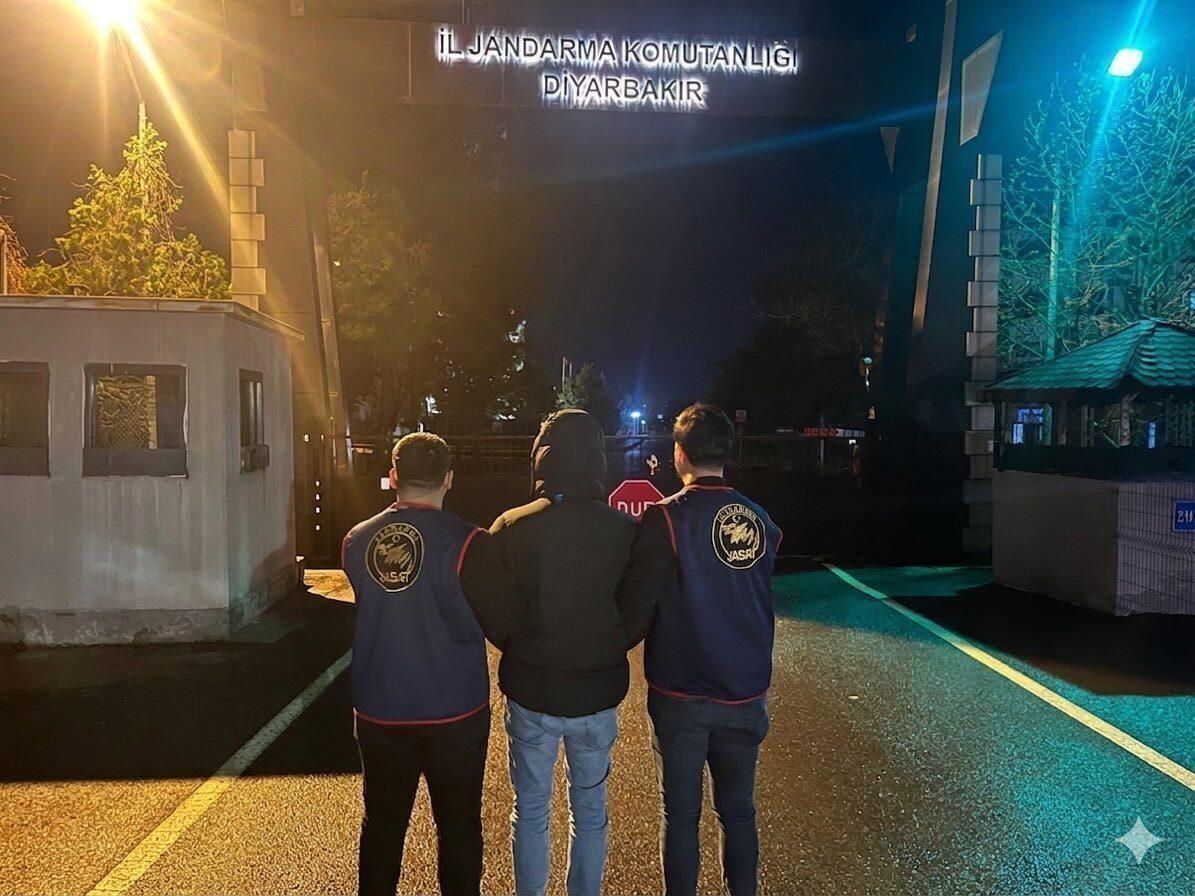 DİYARBAKIR (AA) – Diyarbakır'da jandarma ekiplerince düzenlenen operasyonlarda, çeşitli suçlardan