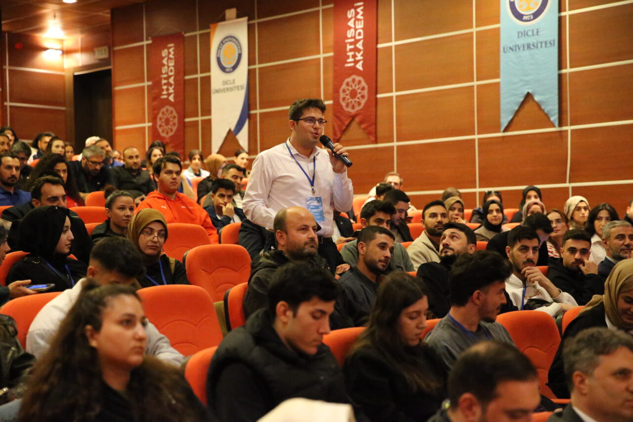 - Gençlik ve Spor Bakan Yardımcısı Eminoğlu:
- "Türkiye'de 80 yılda