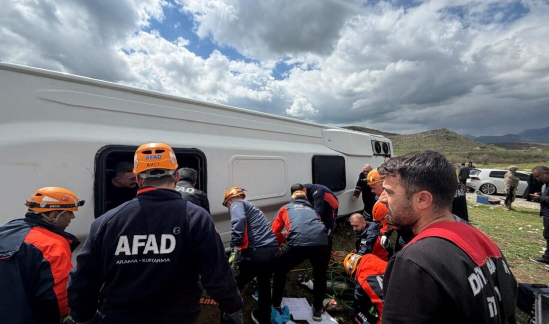DİYARBAKIR (AA) – Diyarbakır'ın Lice ilçesinde midibüsün devrilmesi sonucu ilk