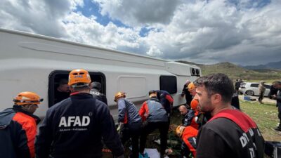 DİYARBAKIR (AA) – Diyarbakır'ın Lice ilçesinde midibüsün devrilmesi sonucu ilk