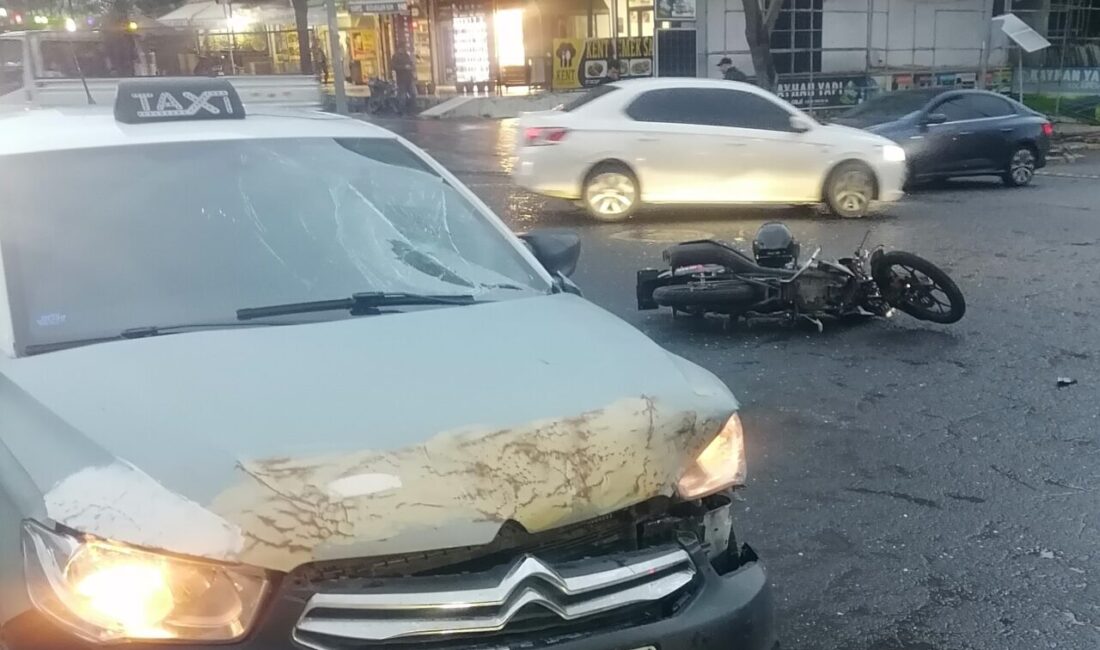 DİYARBAKIR (AA) – Diyarbakır'ın Kayapınar ilçesinde taksinin çarptığı motosiklet sürücüsü