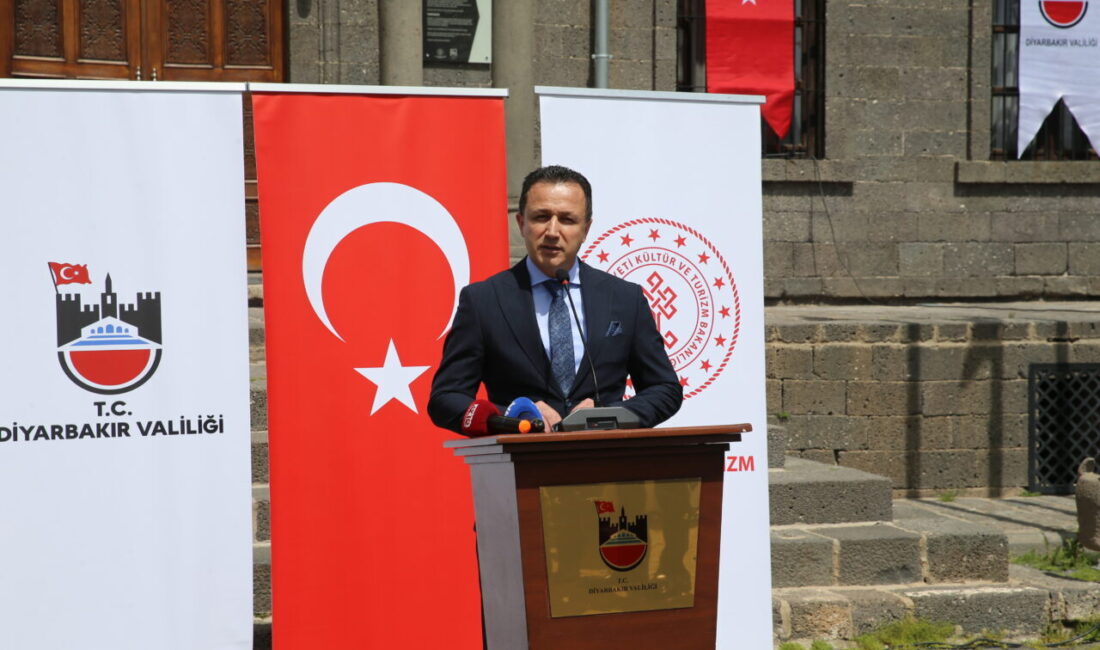 - Vali Murat Zorluoğlu:
- "Diyarbakır'ımıza özellikle ülkemizin batısından çok büyük
