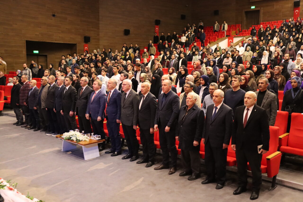 ERZİNCAN (AA) – Erzincan'da "3. Üniversiteler Arası Erkekler Kur’an-ı Kerim’i