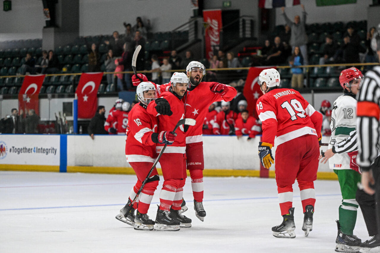 - Türkiye: 6 - Meksika: 3
- Grubunda 5'te 5 yapan