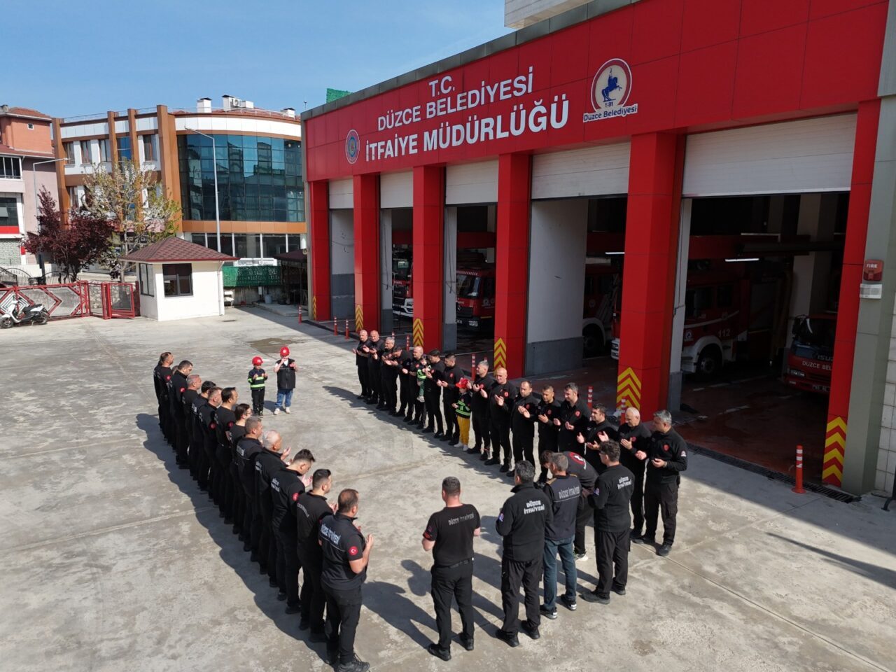 DÜZCE (AA) – Düzce'de itfaiyeci olmak isteyen iki kardeşin hayali,