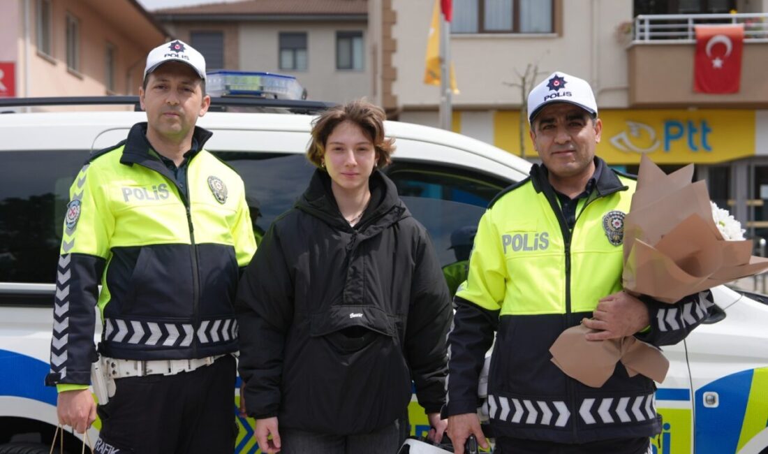 DÜZCE (AA) – Düzce'de, "Polis Haftası" dolayısıyla yapılan sosyal deney