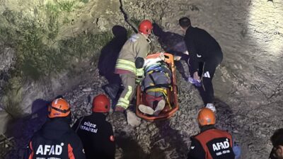 DÜZCE (AA) – Düzce'de yamaçta mahsur kalan 3 kişi, AFAD