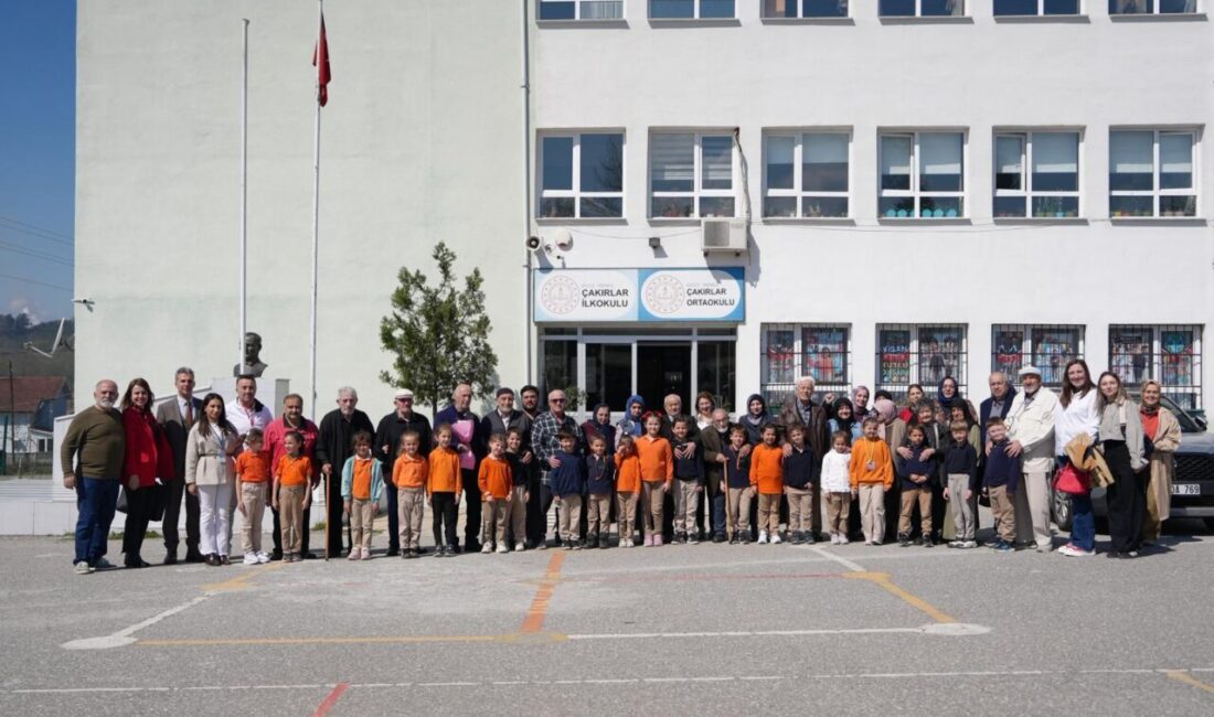 DÜZCE (AA) – Düzce'de yaşlılar, 23 Nisan Ulusal Egemenlik ve