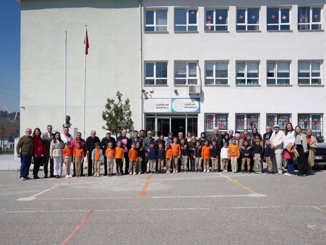 DÜZCE (AA) – Düzce'de yaşlılar, 23 Nisan Ulusal Egemenlik ve