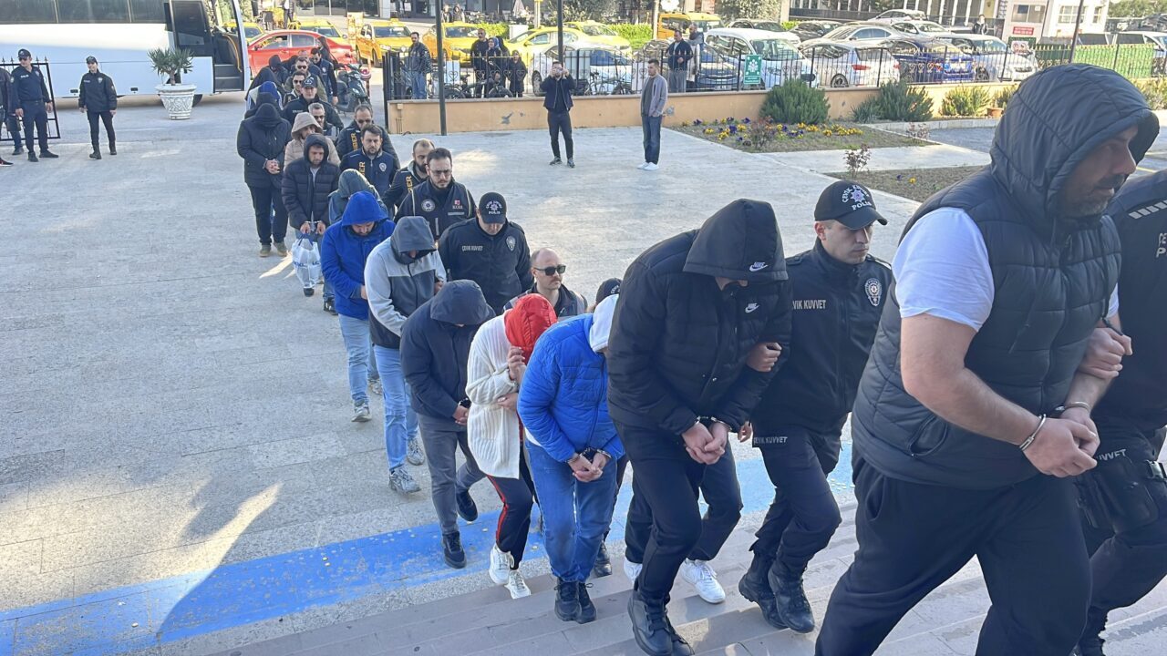 EDİRNE (AA) – Edirne merkezli 2 ilde düzenlenen yasa dışı