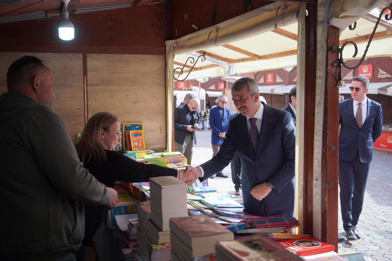 - "Çocuklarımızı ekran başından uzaklaştıracak aktivitelere ağırlık vermeliyiz. Spor, kültür