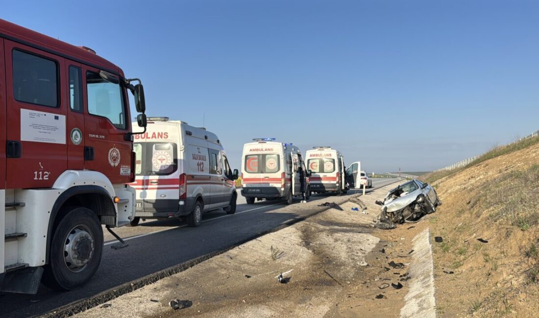 EDİRNE (AA) – Edirne'nin Havsa ilçesinde devrilen otomobildeki 4 kişi