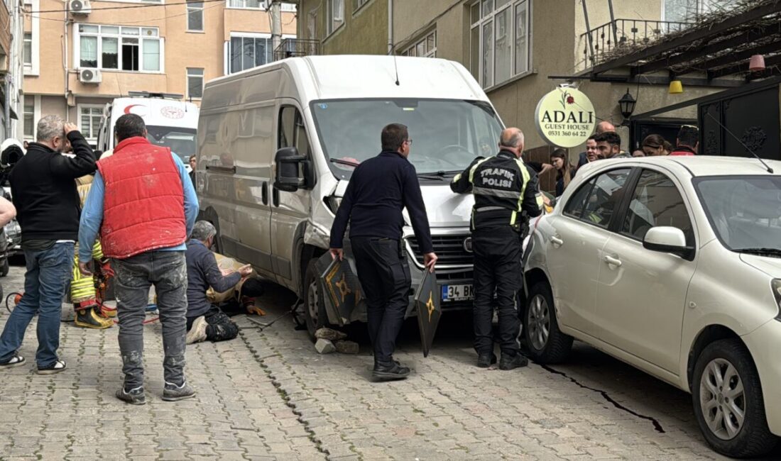 EDİRNE (AA) – Edirne'de panelvanın çarptığı biri ağır 2 kişi