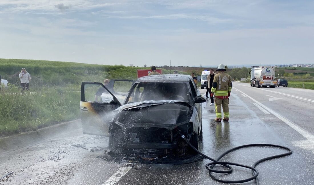 EDİRNE (AA) – Edirne'de seyir halindeyken alev alan otomobil kullanılamaz