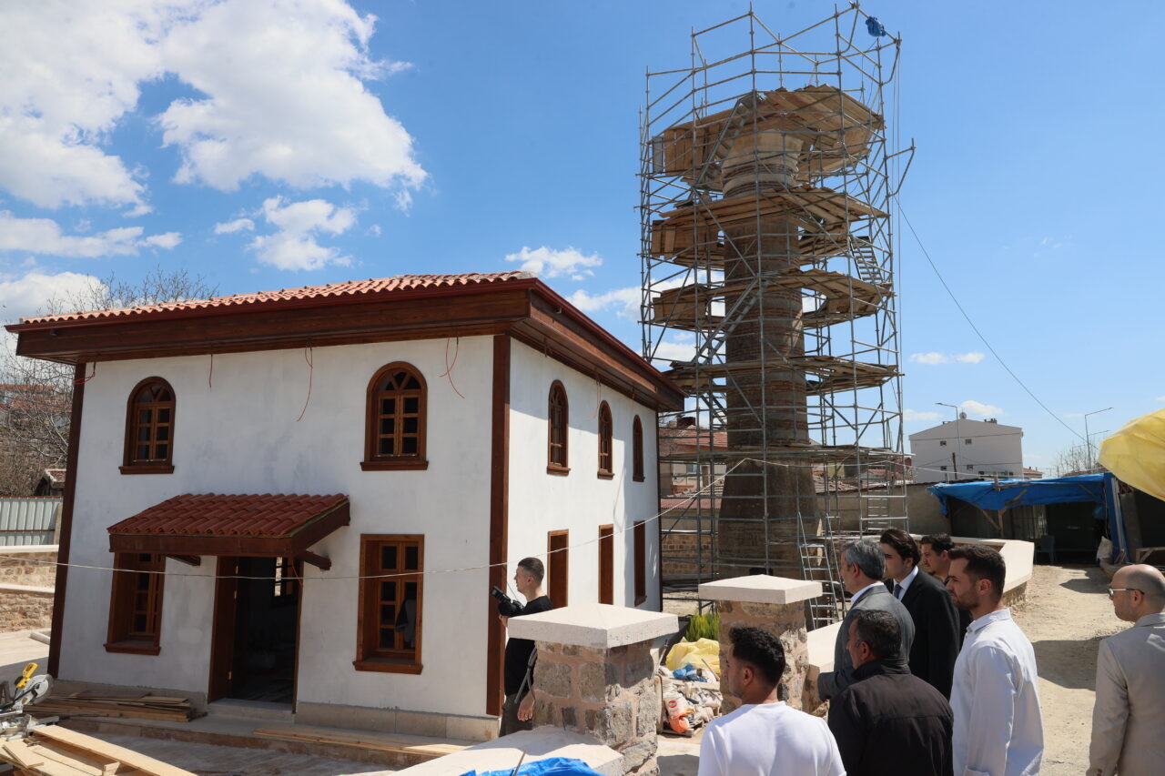 EDİRNE (AA) – Edirne Valisi Yunus Sezer, Şeyh Şüceaddin Camisi'nin