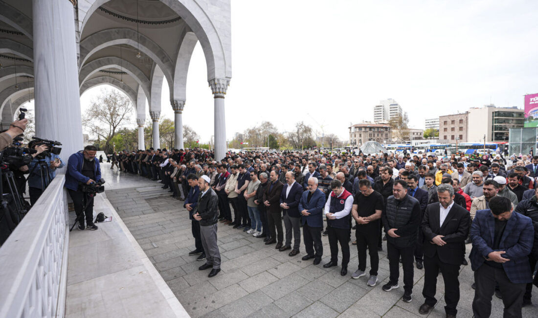 ANKARA (AA) – Eğitim-Bir-Sen üyeleri, Kahramanmaraş'taki okul saldırısında hayatını kaybedenler