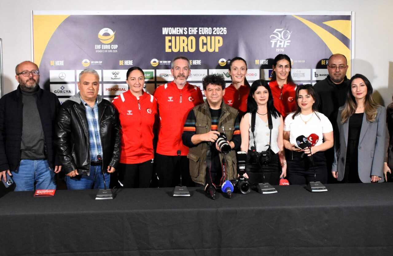 - A Milli Kadın Hentbol Takımı Başantrenörü David Ginesta Montes:
-