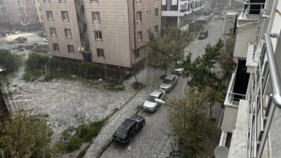ELAZIĞ (AA) – Elazığ'da dolu, yaşamı olumsuz etkiledi. Kent genelinde