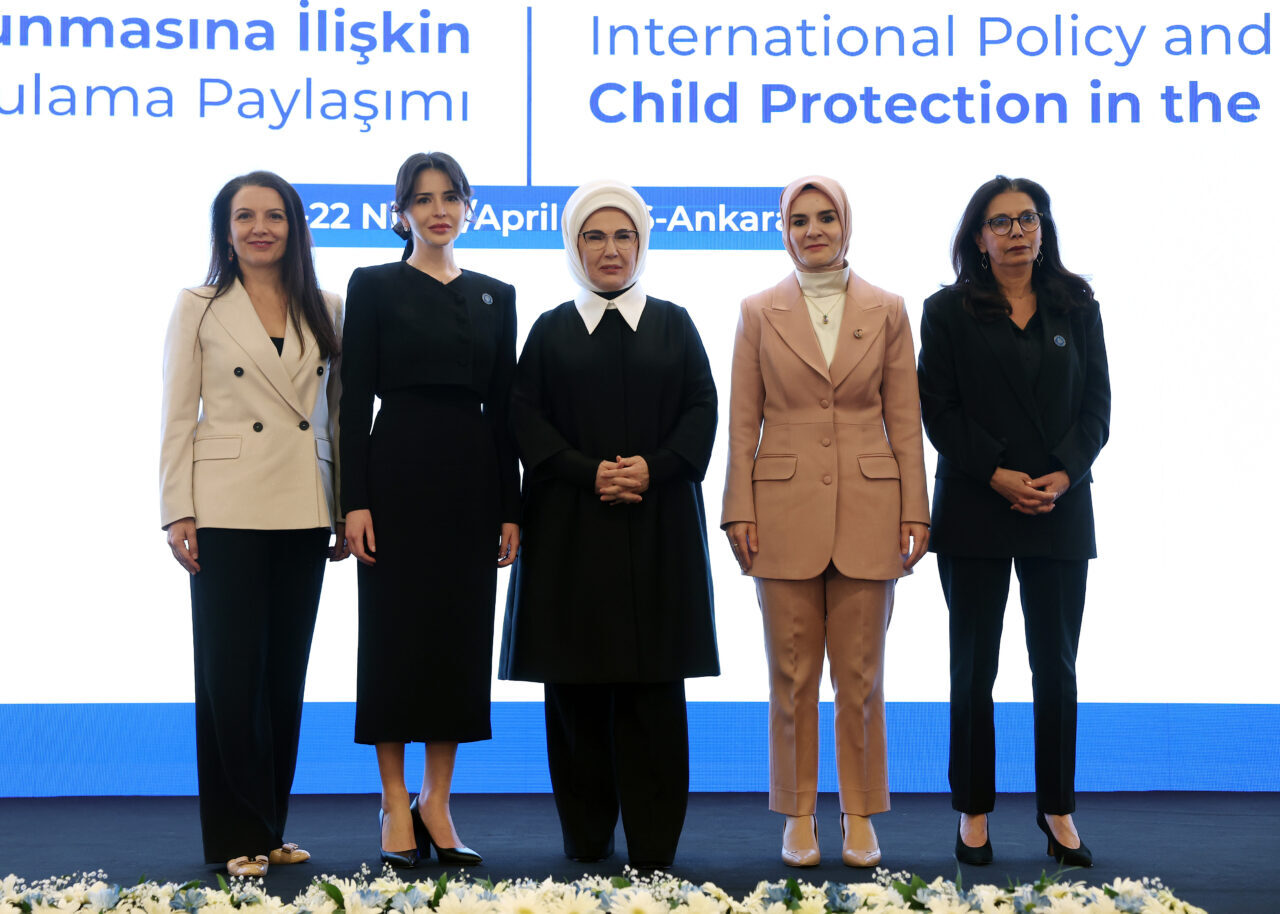 - "Dijital dünyanın çocuklar için daha güvenli hale getirilmesi yalnızca