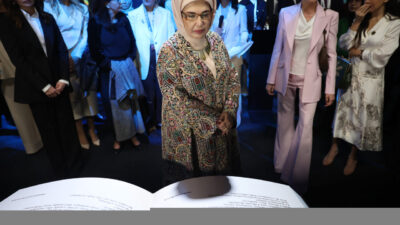 ANTALYA (AA) – Cumhurbaşkanı Recep Tayyip Erdoğan'ın eşi Emine Erdoğan,