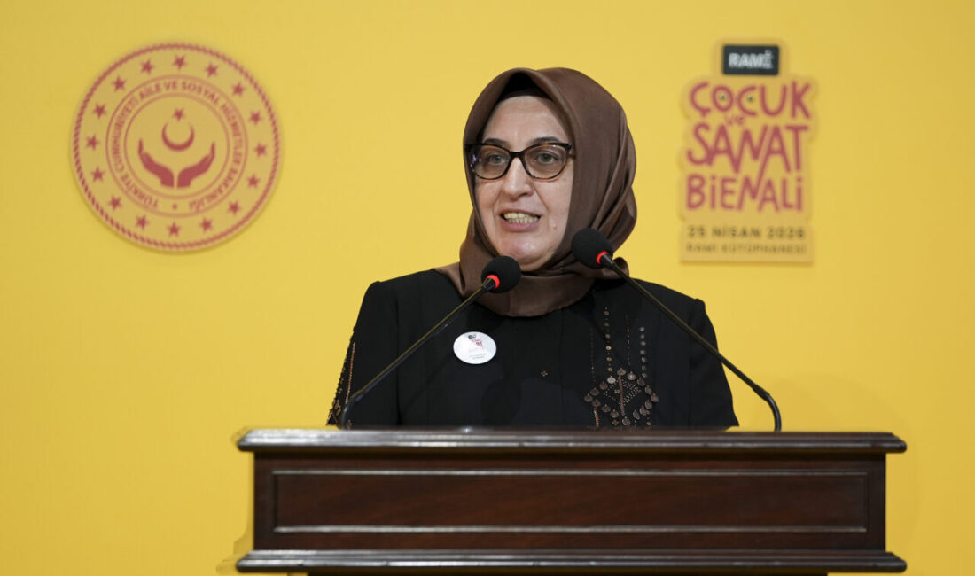 - ⁠"Bilhassa ailelerimiz, mutlaka çocuklarını Türk edebiyatına teşvik etmeliler. Çocuklarını