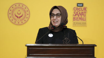 - ⁠"Bilhassa ailelerimiz, mutlaka çocuklarını Türk edebiyatına teşvik etmeliler. Çocuklarını