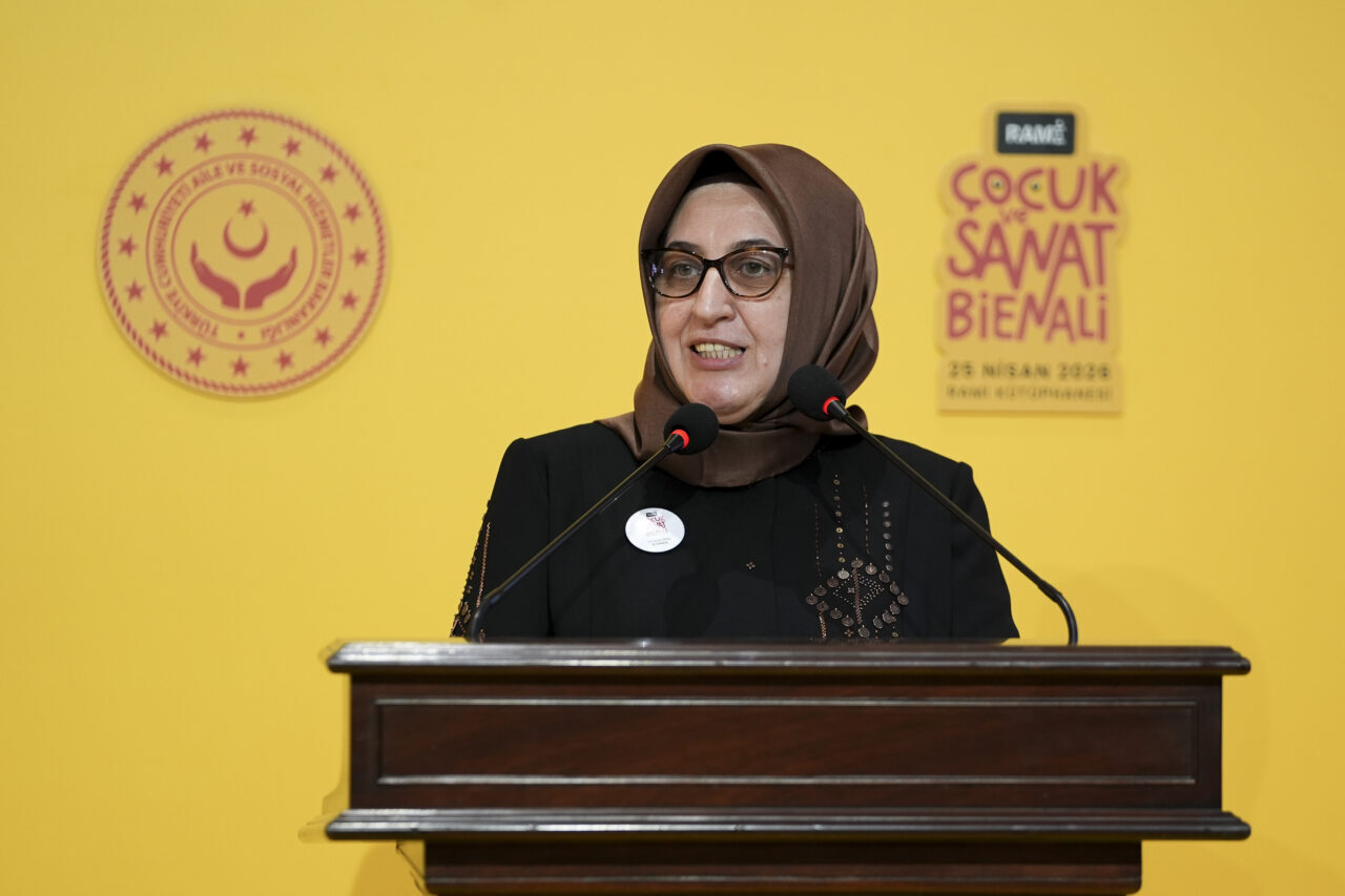 - ⁠"Bilhassa ailelerimiz, mutlaka çocuklarını Türk edebiyatına teşvik etmeliler. Çocuklarını