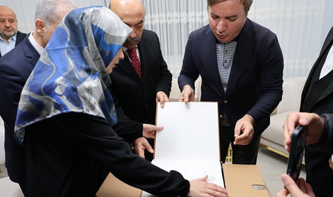 ERZİNCAN (AA) – Erzincan Valisi Hamza Aydoğdu, görme engelli hafız