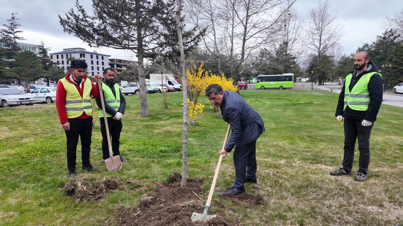 ERZİNCAN (AA) – Erzincan'da bir öğrencinin talebi üzerine, Kahramanmaraş'taki okul