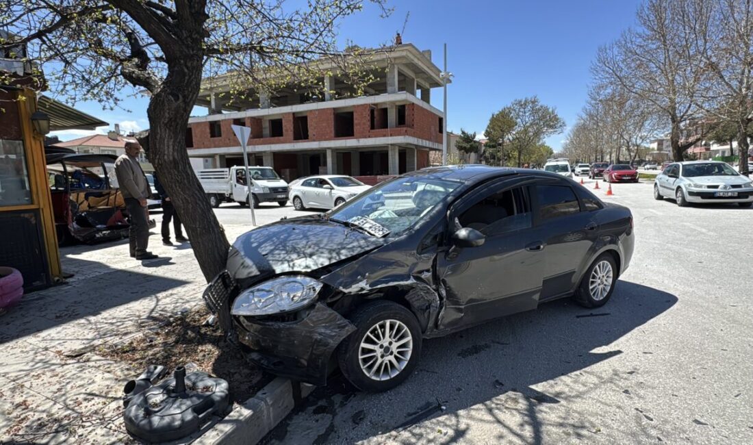 ERZİNCAN (AA) – Erzincan'da SUV tipi araç ile otomobilin çarpışması