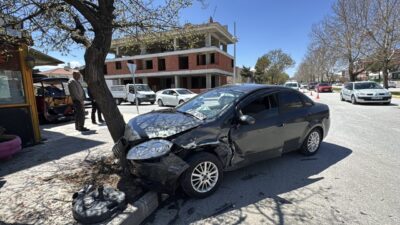 ERZİNCAN (AA) – Erzincan'da SUV tipi araç ile otomobilin çarpışması