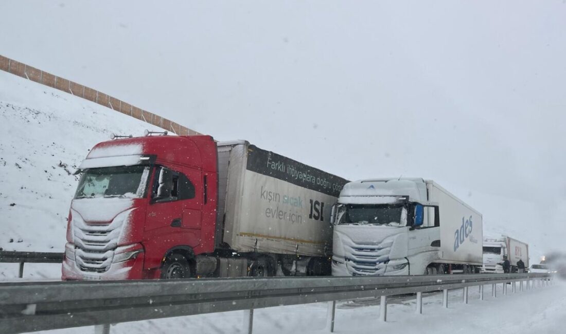 ERZİNCAN (AA) – Erzincan-Sivas ve Erzincan-Gümüşhane kara yolunda etkili olan