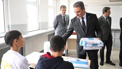 ERZURUM (AA) – Erzurum Valisi Aydın Baruş, ziyaret ettiği okuldaki