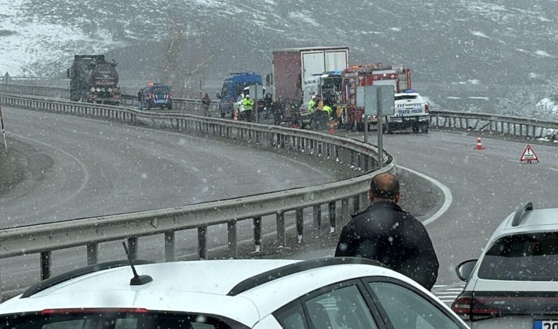 ERZURUM (AA) – Erzurum'un Aşkale ilçesinde 2 yolcu otobüsü ile