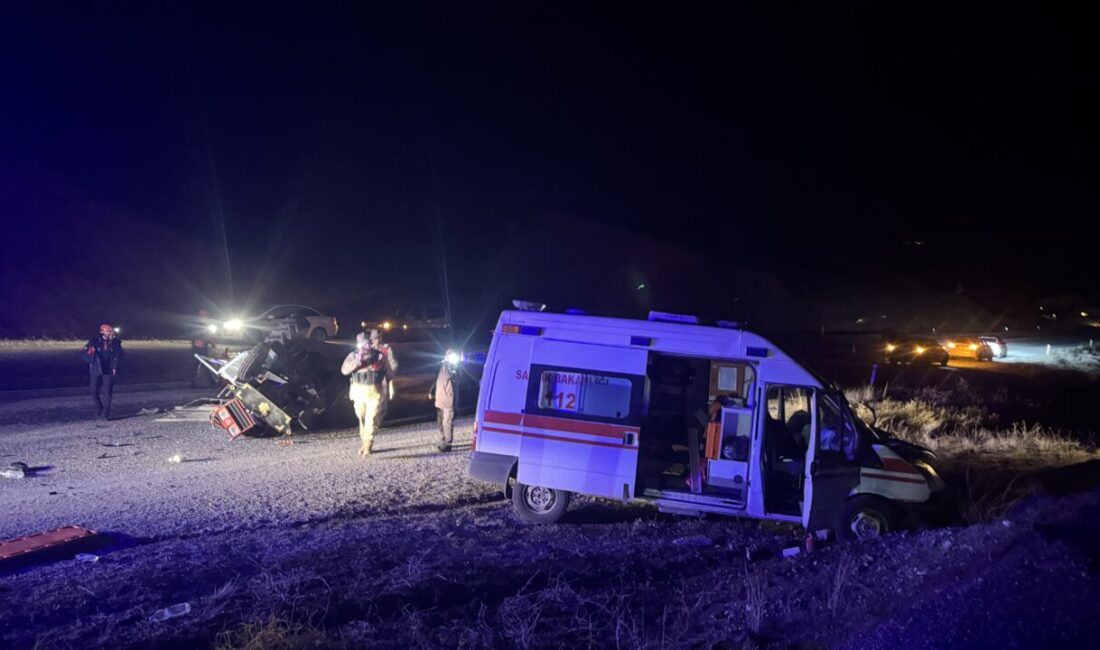 ERZURUM (AA) – Erzurum'un Oltu ilçesinde ambulans ile traktörün çarpışması