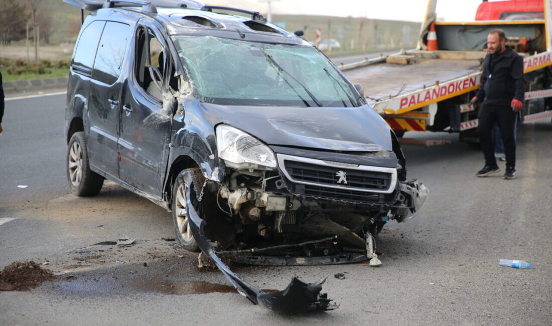 ERZURUM (AA) – Erzurum’da hafif ticari aracın otomobile çarpması sonucu