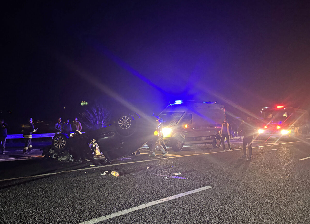 ERZURUM (AA) – Erzurum'da otomobil ile traktörün çarpışması sonucu 3