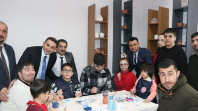 ERZURUM (AA) – Erzurum’da bir araya gelen otizmli bireyler, sanatsal